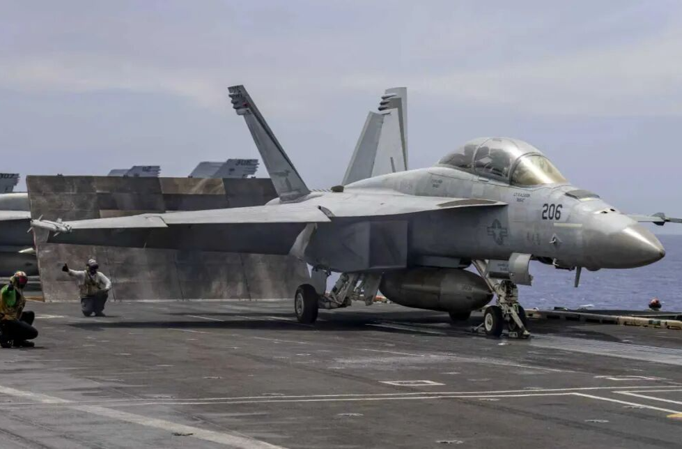 美军机在南海坠毁因“电磁攻击”？中国军号发文