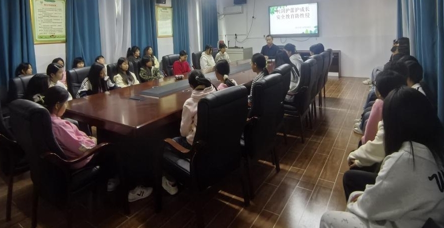 点亮青春灯塔，守护成长港湾