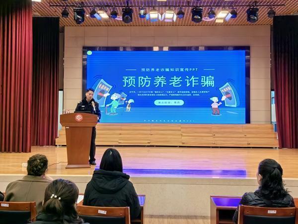 警惕“手机上的陷阱” 网课骗局 “围攻”老年人