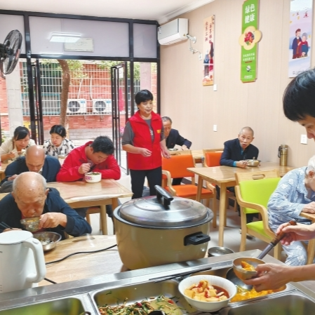 “十四五”期末考试民生答卷来了⑥丨衡阳织密“原居安养”服务网，养老“不离家、不离亲、不离群”@湖南日报要闻