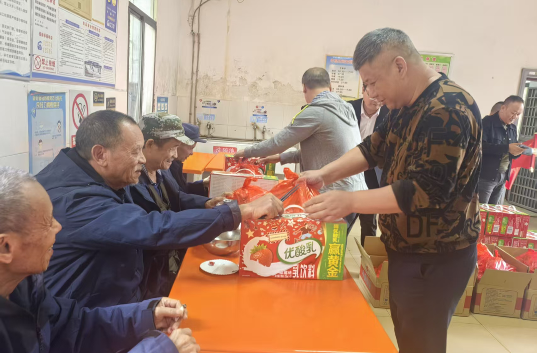 资兴市民政部门开展“爱满金秋·情暖重阳”关爱老人活动