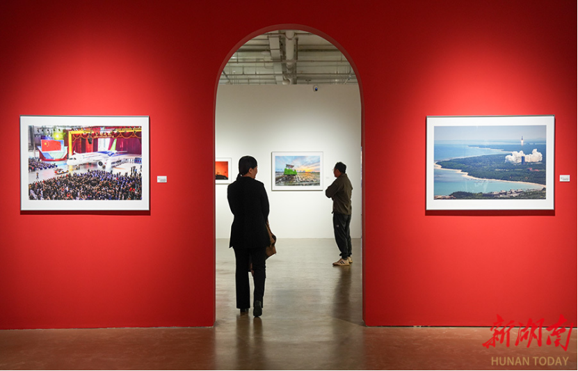 Dedicated Photo Exhibitions Open at Xie Zilong Art Museum