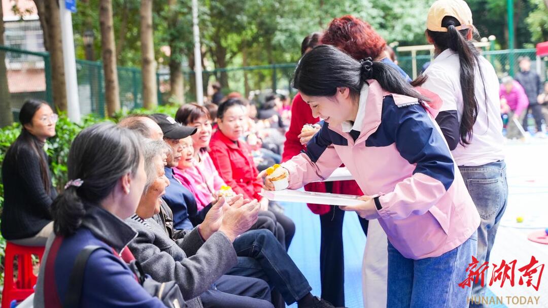 长沙东屯渡街道：情暖重阳，乐享银龄