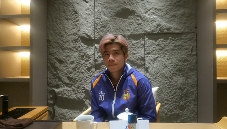 湘超人物 | 12岁在伯纳乌踢过球，曾师从两位皇马教练，现在他为家乡踢湘超