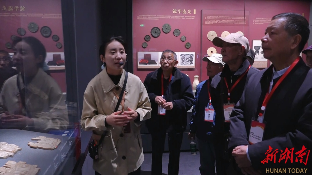 鹤城区:离退休干部考察发展成果  点赞家乡新变化