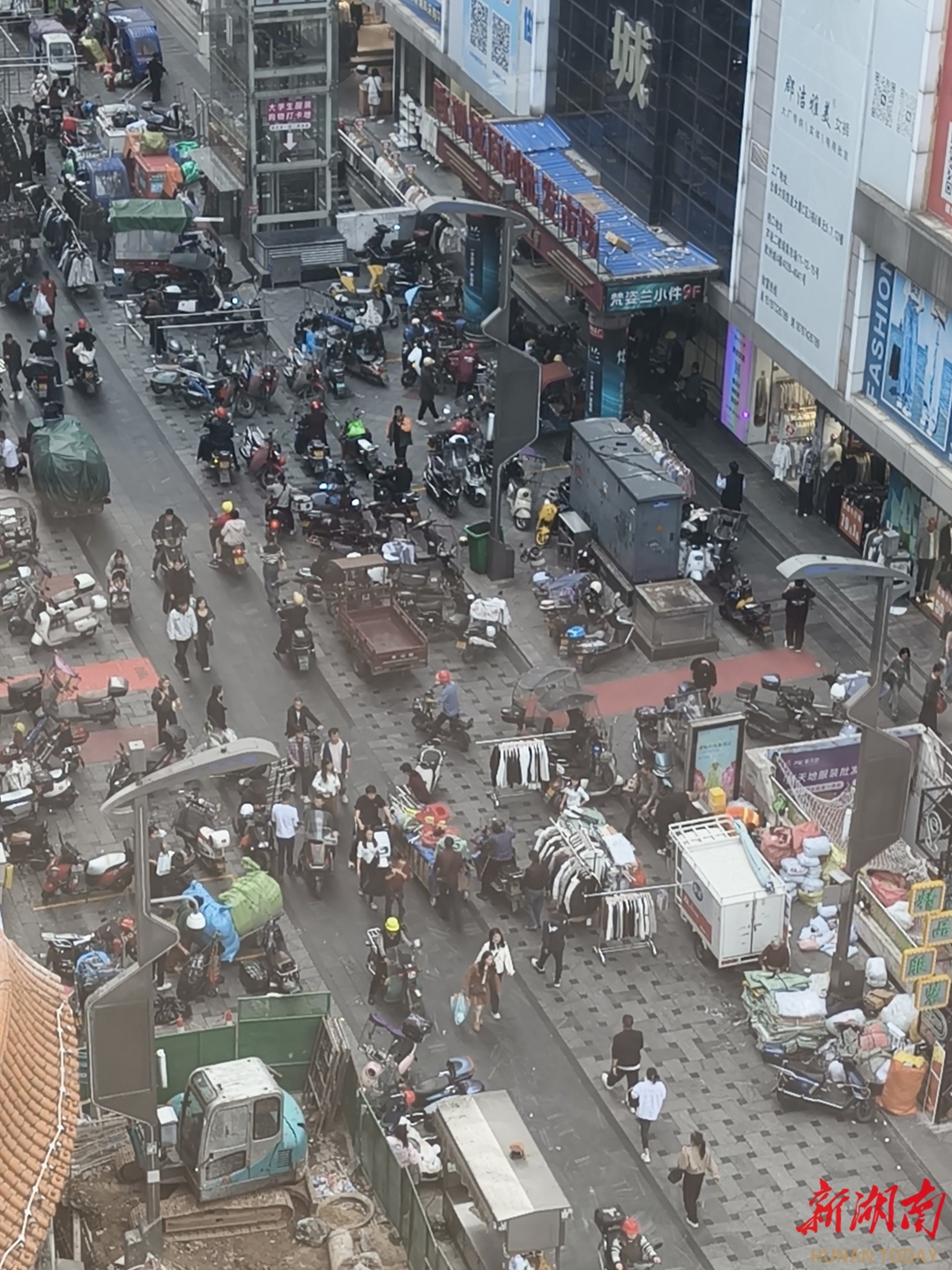 包裹堆成小山、忙到声音嘶哑......株洲芦淞服饰市场群人气旺