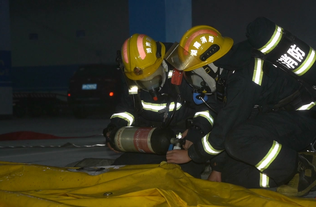 破县域壁垒锤炼应急铁拳！永州消防开展大规模地下空间灭火救援跨区域实战演练