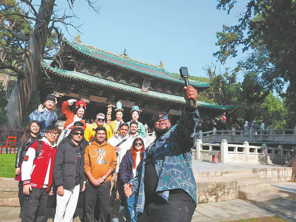 Foreigners glance at 1,000 years of Shanxi