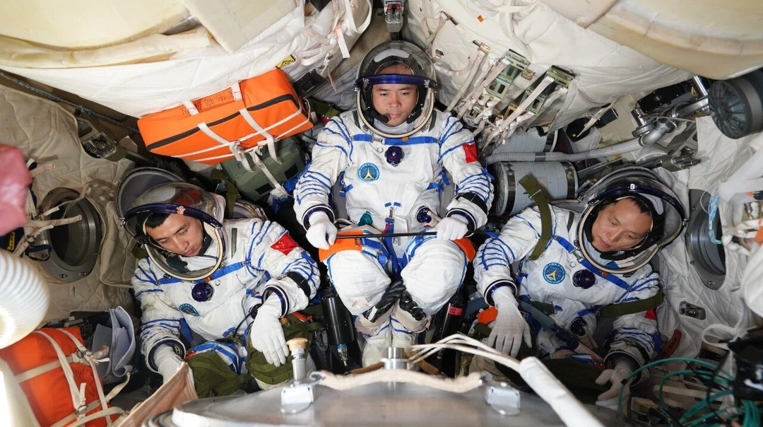 “神二十一”飞天在即 乘组地面训练精彩瞬间→