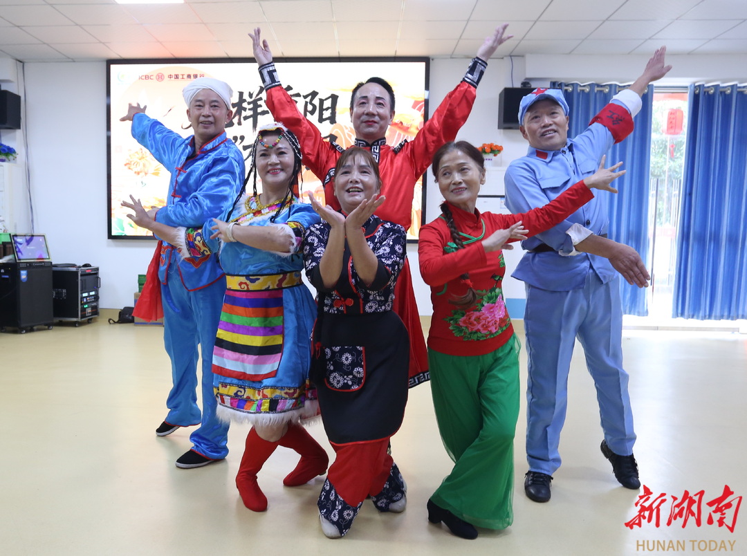 重阳笙歌暖桑榆！“心连心”艺术团为康养中心老人送去欢乐专场