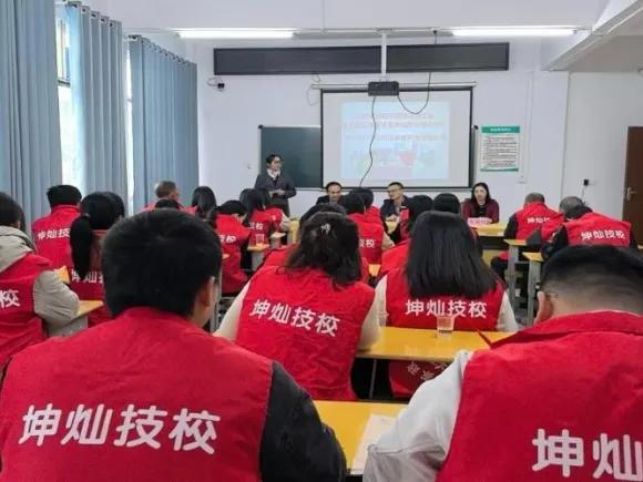 搭建“就业桥梁”，赋能“银发经济” 雁峰区总工会举办“一户一产业工人”养老护理技能提升班