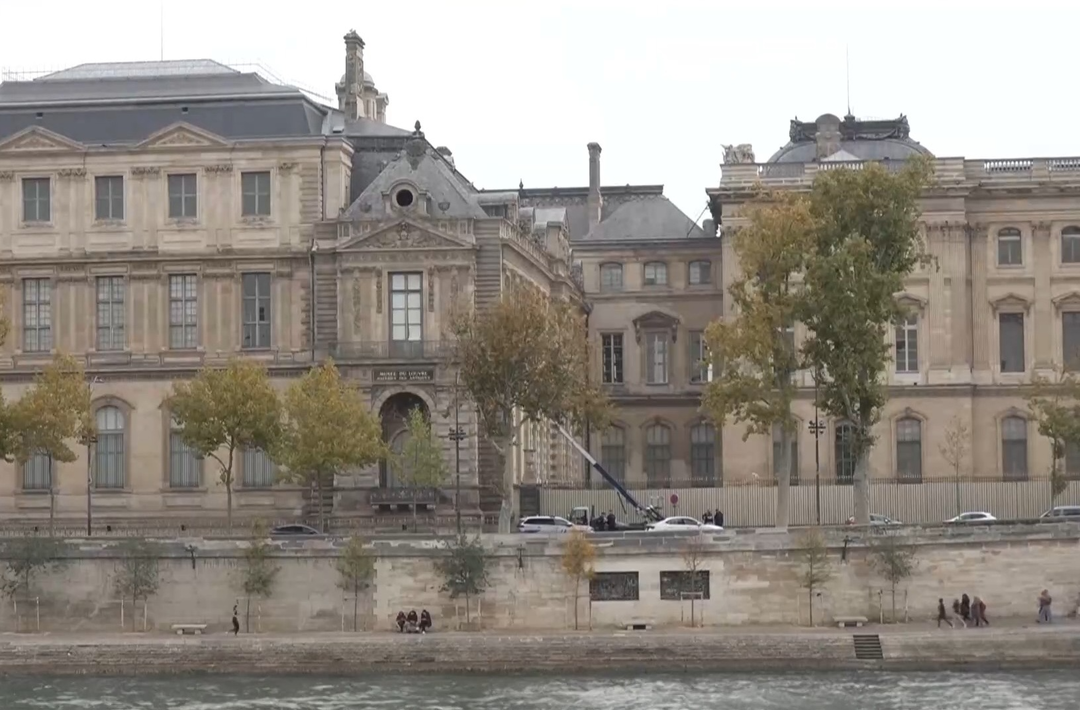 法国卢浮宫抢劫案2名嫌疑人将被正式起诉