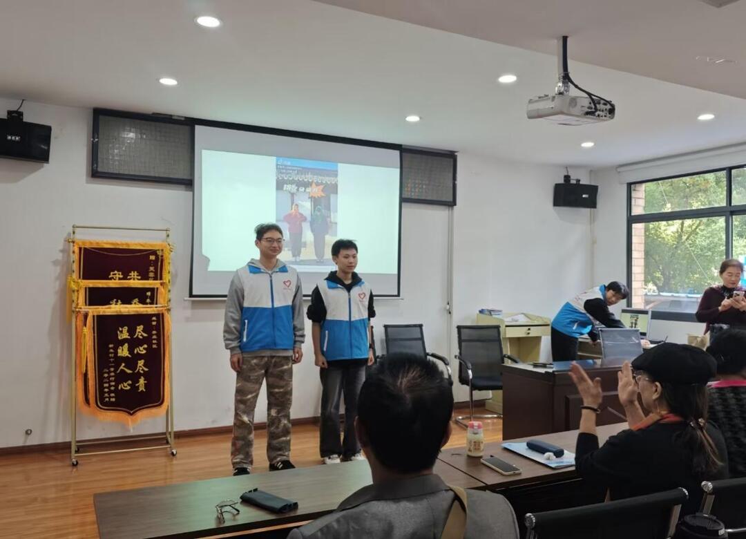 青春助银龄，指尖连温情