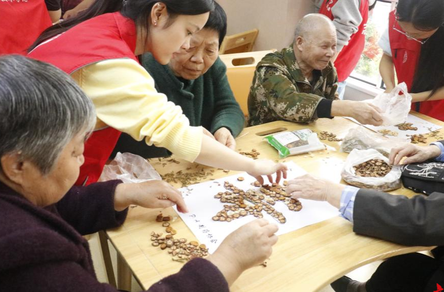 湖南化工职院:重阳佳节争敬老 青春聚力传风尚