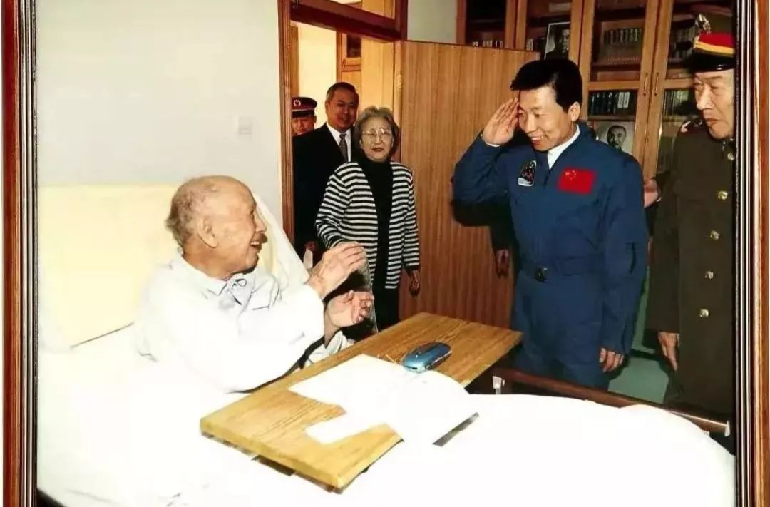 今天，缅怀钱学森！