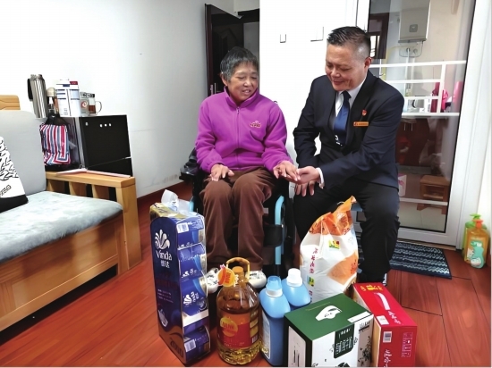 流动的爱心驿站长沙的哥坚持16年暖心助人