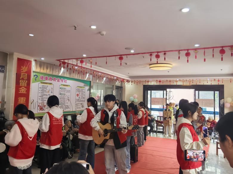 爱满重阳！长沙民政职院财经管理学院团总支开展“时光音乐会”志愿活动