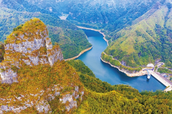 吉首市黄石洞水库宛若山水画@湖南日报图片新闻