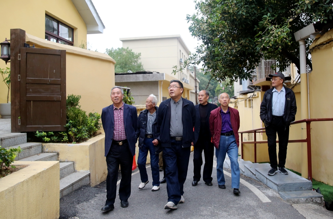 湖南财工职院举办离退休教职工重阳节主题活动