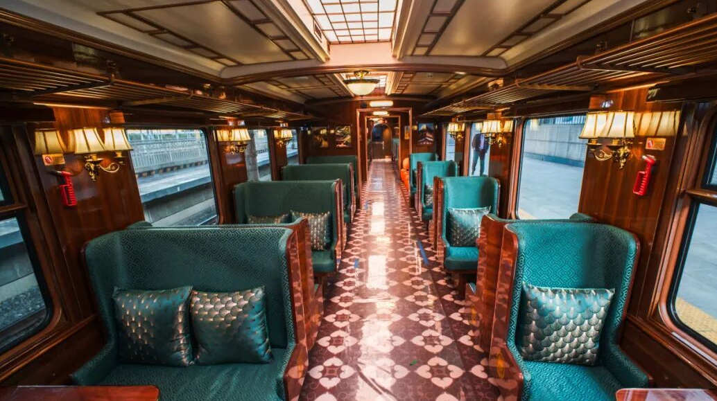 首次载客运行！12306可购票！旅客：上车像穿越