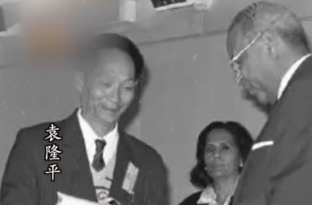 历史上的今天丨1987年11月3日，联合国向袁隆平颁发科学奖