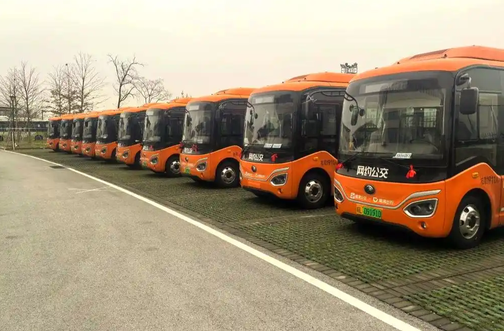 一键预约 按需发车 网约公交从“人等车”到“车等人”