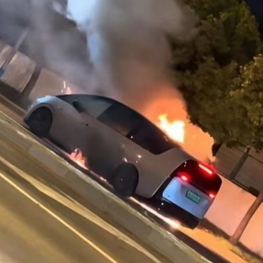 1064小时防腐测试的冷却液，渗透了理想MEGA的电池