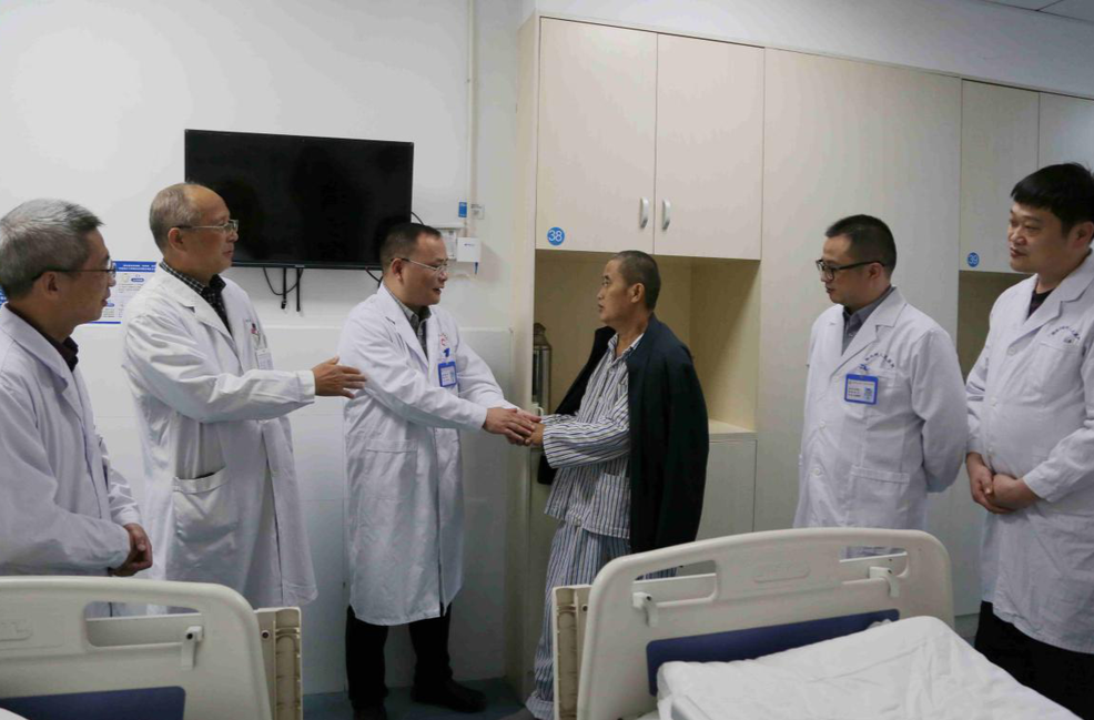 湘西州首例ECMO辅助TAVR手术成功救治极危重症心脏瓣膜病患者