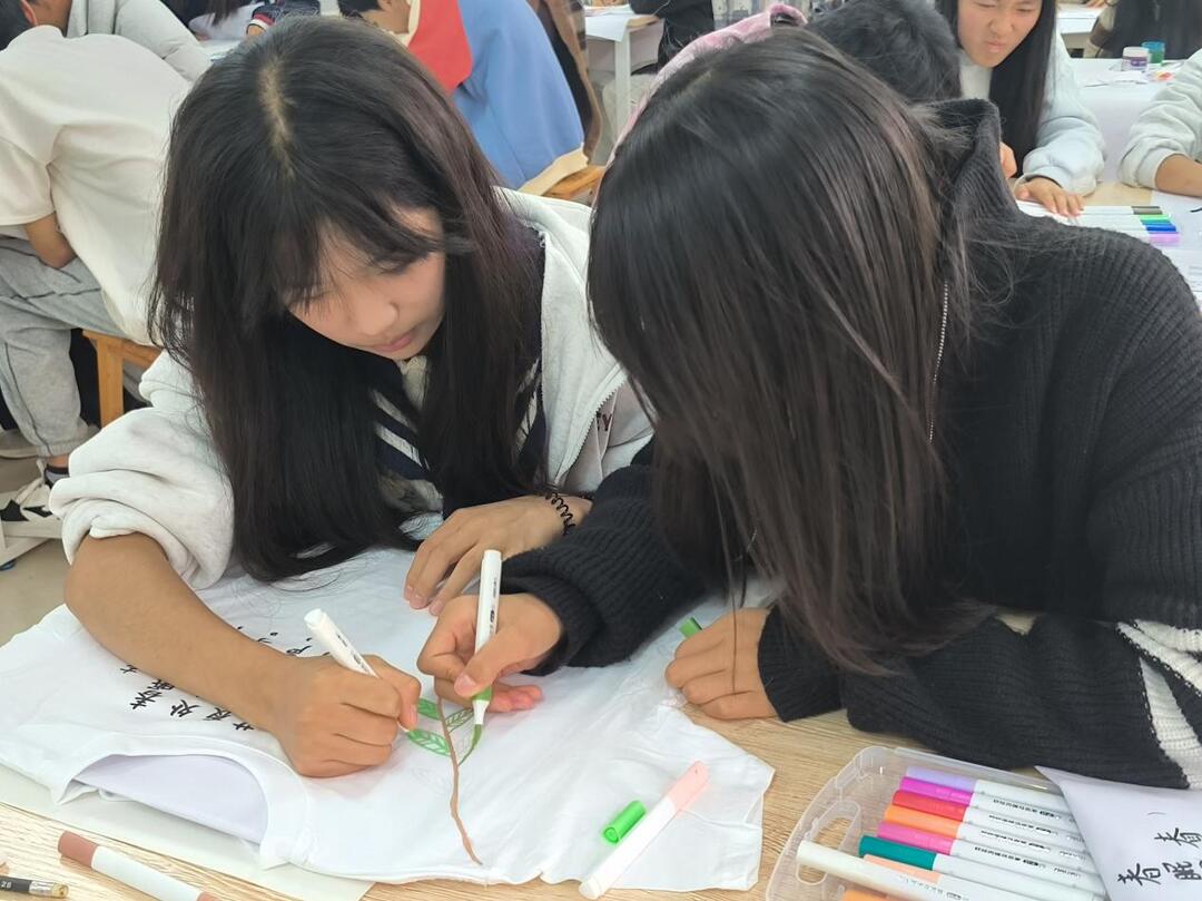笔墨绘青春 创意展职教活力——汝城县职业中等专业学校首届手绘大赛落幕