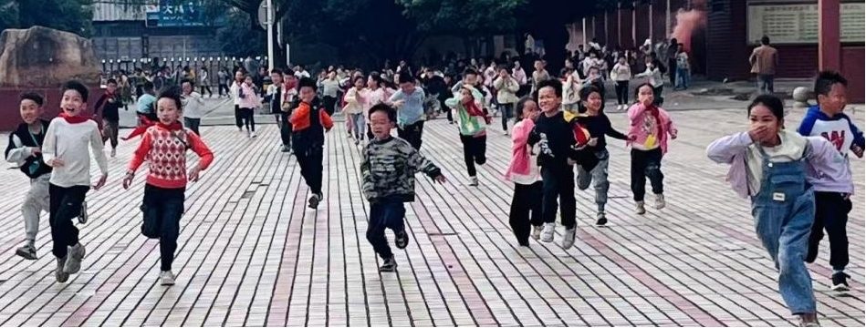 河路口镇中心小学开展消防演练