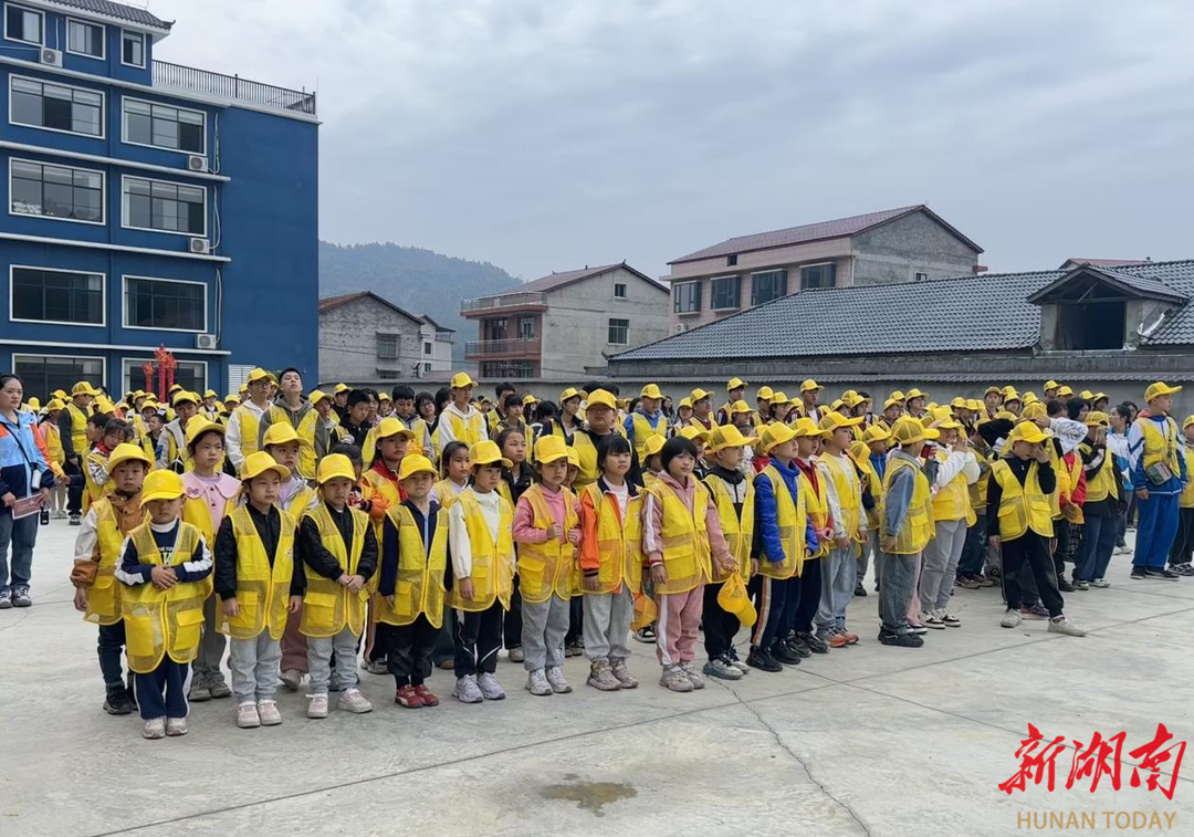 安化县“湘伴成长·童心向党”励志教育研学营 多维关爱护成长