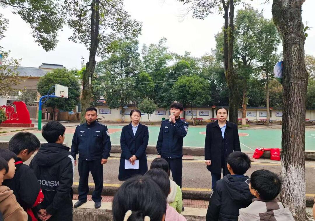 嘉禾县龙潭镇中学：织密校园安全网，反诈拒赌与法治同行