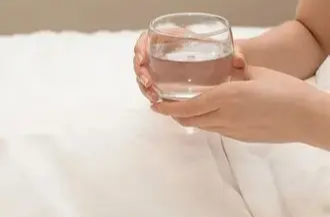 半夜口干舌燥可能不是缺水！这6种情况一定要警惕