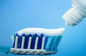 用含氟牙膏刷牙省去这一步更护齿