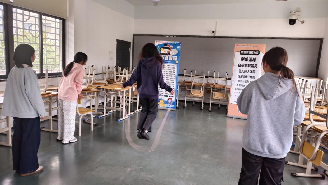 长沙民政职业技术学院医学院举办“反诈护航 ‘医’路同行”网络安全主题游园会​