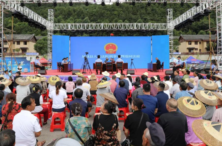 “法俗共融”绘民族团结画卷——记“湖南省民族团结进步模范个人”贵黎莹与凤凰法院“枫桥经验”的创新实践