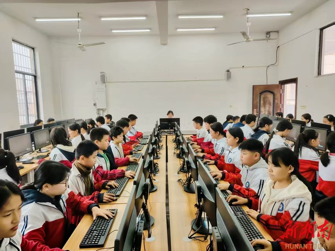 娄底华建学校：云电脑室“落户”校园 教学体验焕新升级