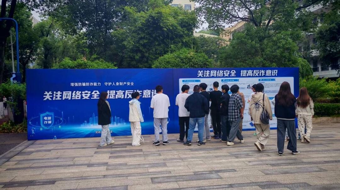 长沙民政职院开展2025级新生普法宣传活动