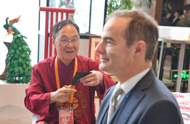 French Guests Experience Intangible Cultural Heritage in Changsha