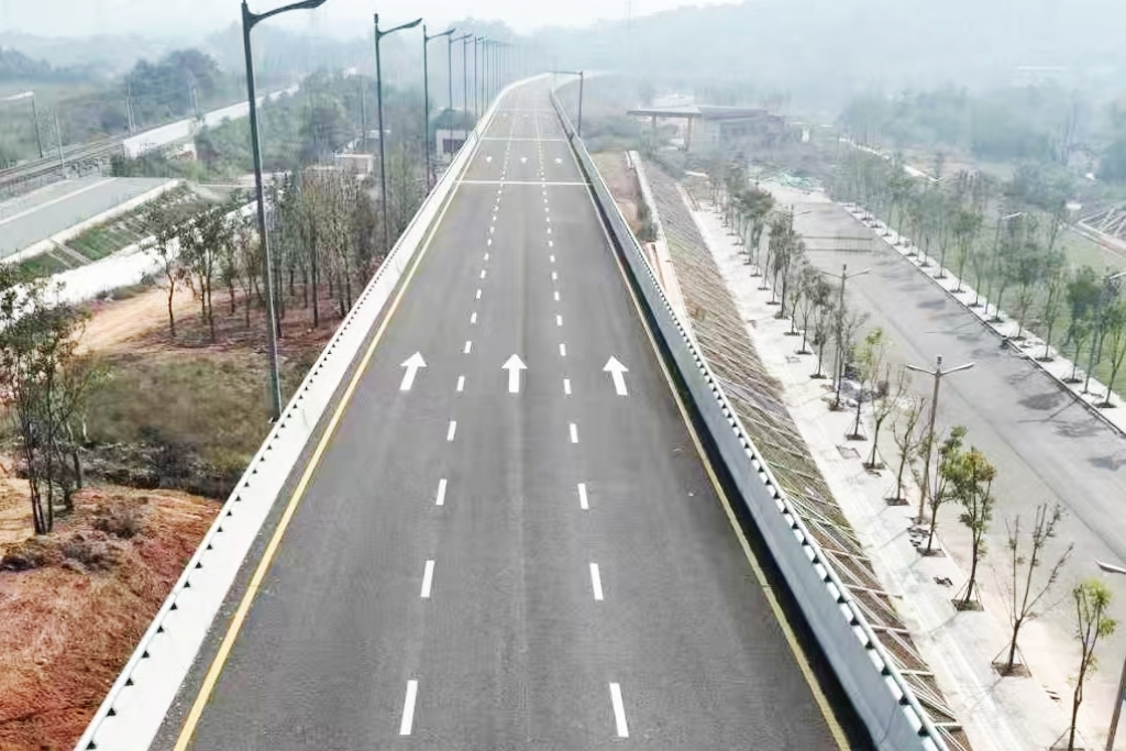 长沙高铁西站产业新城一期工程PPP项目东高架南线望城大道以西沥青摊铺完成