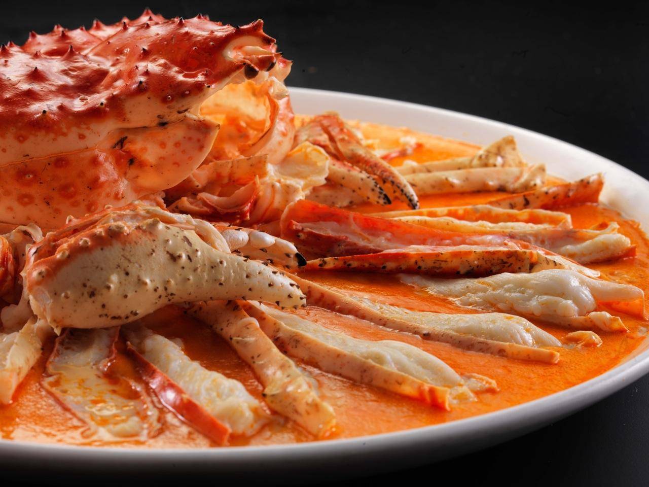 观点 | 帝王蟹“闪退”，高校食堂回归公益