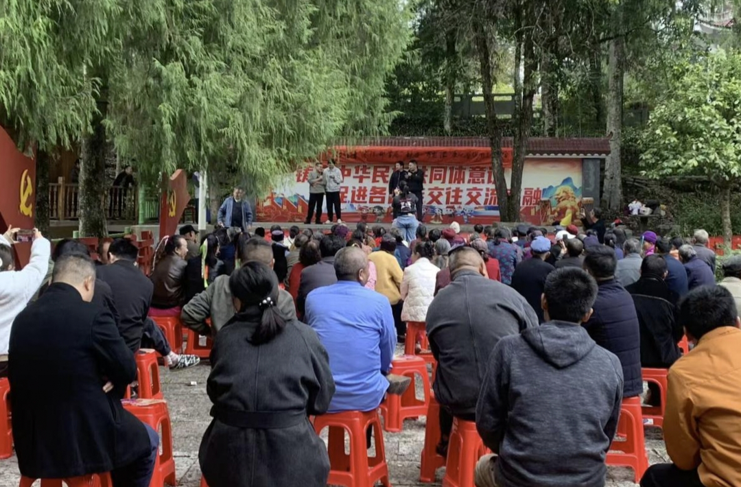 保靖县普戎镇“村庆·百老汇”热闹开席