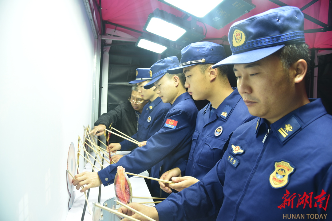 灯影传安全 非遗话消防——北湖区创新皮影戏演绎消防版《三打白骨精》