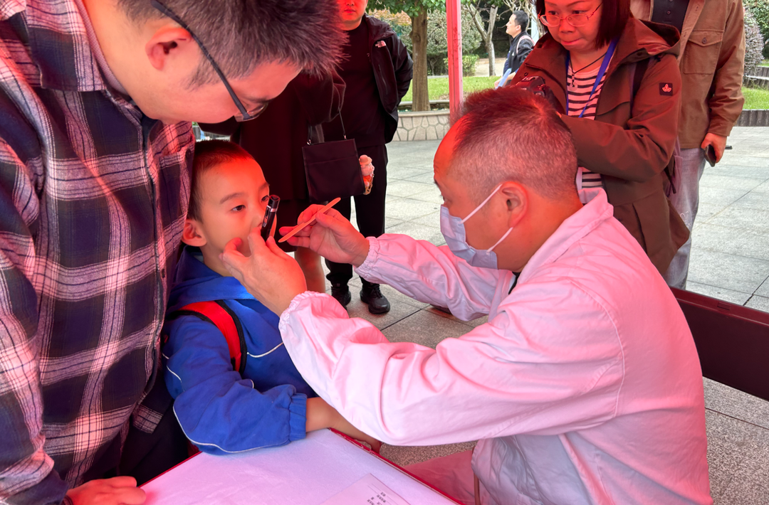 “顶流”来到家门口！“名医走基层 志愿服务行”大型义诊活动情暖星城