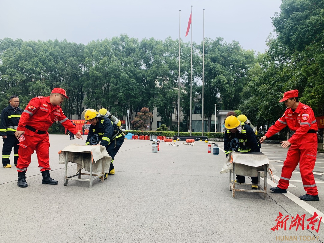 实战演练砺精兵 沉浸体验筑防线——国网张家界供电公司开展秋季消防安全实训