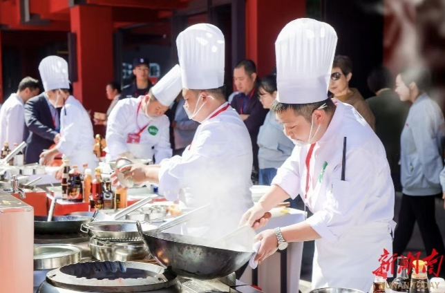 侃财邦｜在围追堵截中，做减法