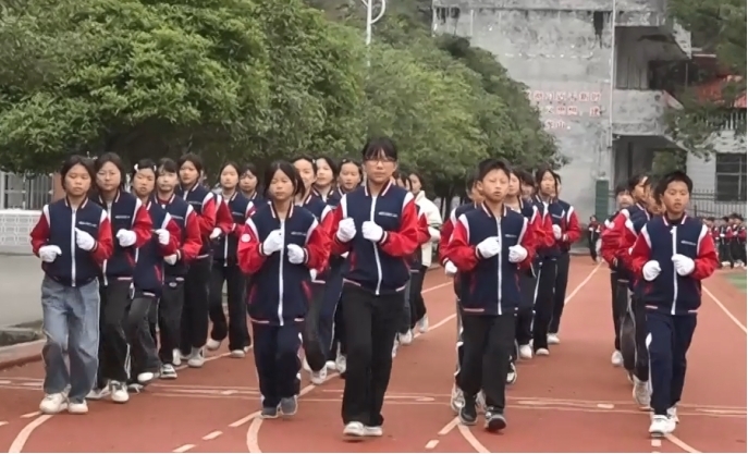 龙山县桶车九年制学校举办魅力大课间活动