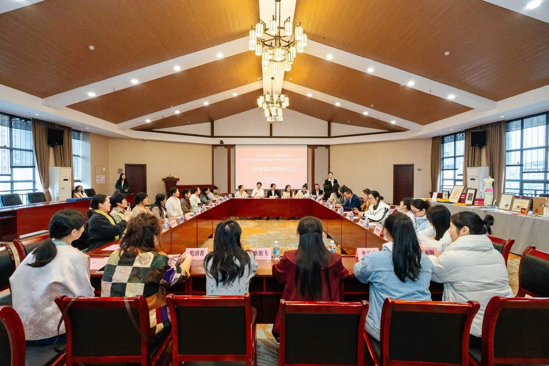 赋能传承 织绣未来——2025年度湖南省非遗（湘绣）代表性传承人研修班圆满结业