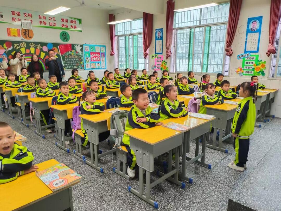 吉首市第五小学：开展低年级班级常规比赛活动