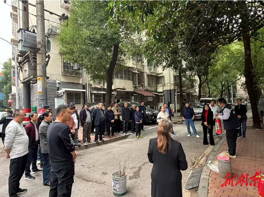 长沙嘉园社区：党建引领防火实练 社区居民齐学灭火技能